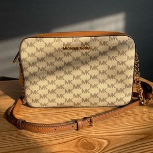 Michael Kors LG Jet Set Crossbody Purse
